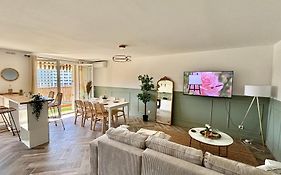 Modern & Cosy 3 Bedrooms Train Tramway